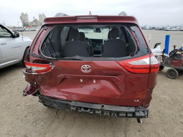 2018 Toyota Sienna LE