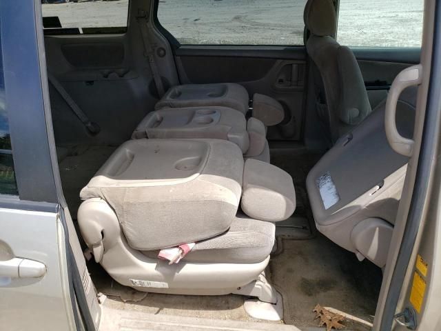 2005 Toyota Sienna CE