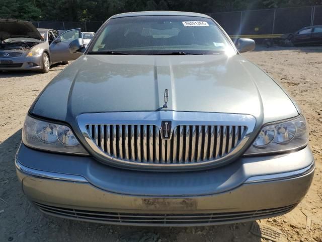 2005 Lincoln Town Car Signature Limited