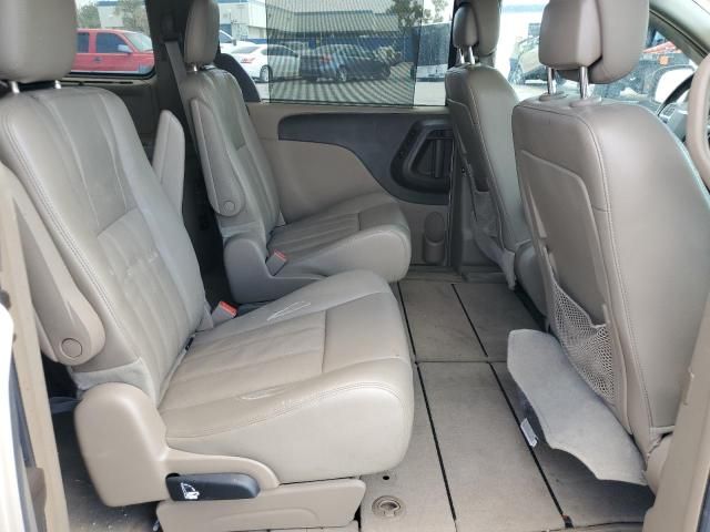 2013 Chrysler Town & Country Touring L