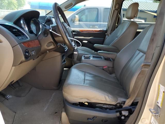 2013 Chrysler Town & Country Touring