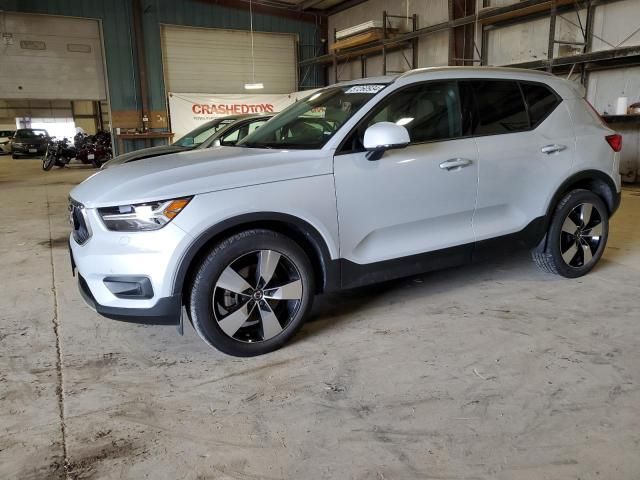 2022 Volvo XC40 T5 Momentum