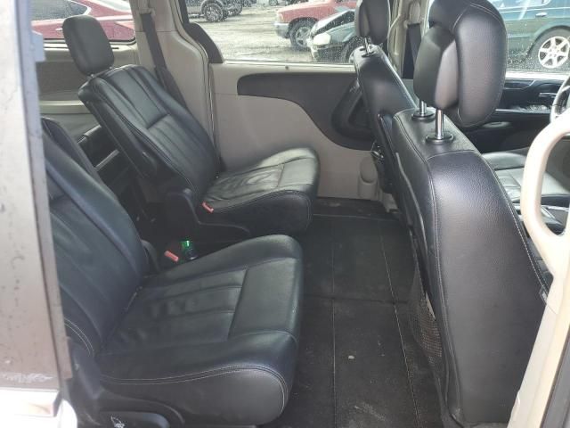 2012 Chrysler Town & Country Touring L