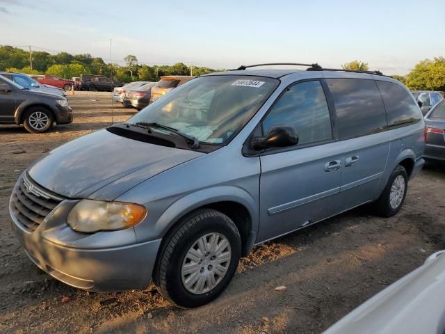 2005 Chrysler Town & Country LX