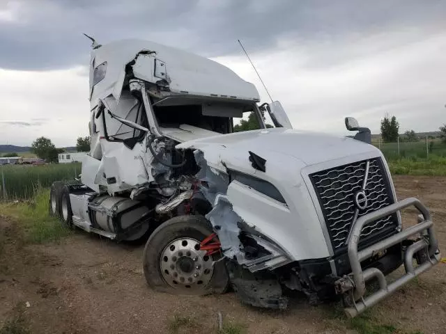 2022 Volvo VN VNL