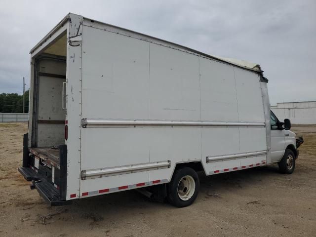 2017 Ford Econoline E350 Super Duty Cutaway Van