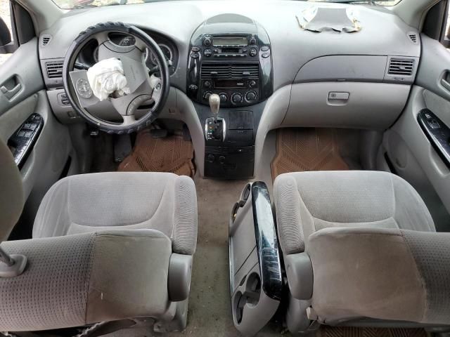 2004 Toyota Sienna CE