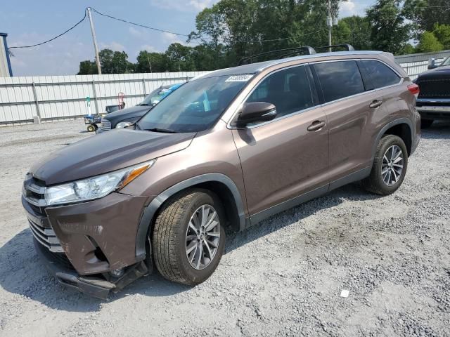 2019 Toyota Highlander SE