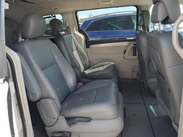 2011 Volkswagen Routan SE