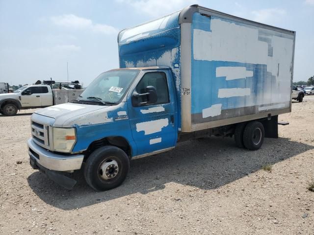 2011 Ford Econoline E450 Super Duty Cutaway Van