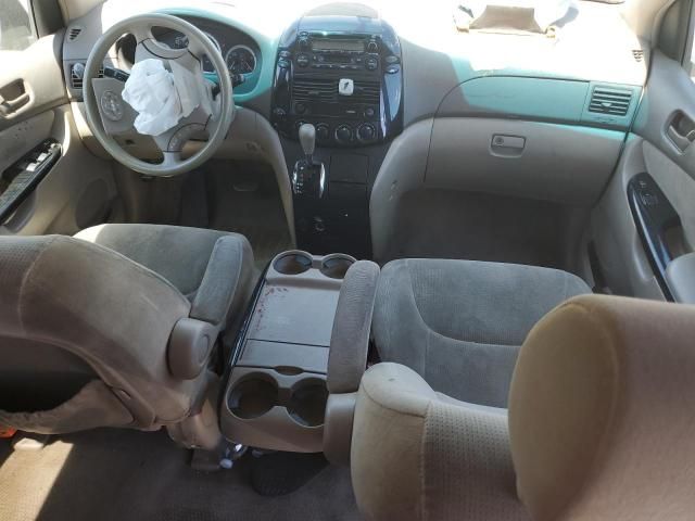 2004 Toyota Sienna CE