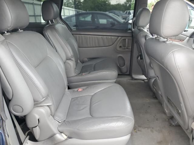 2004 Toyota Sienna XLE