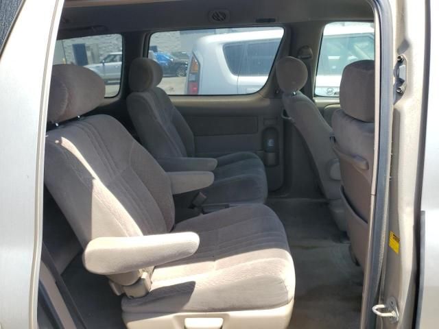 2003 Toyota Sienna CE