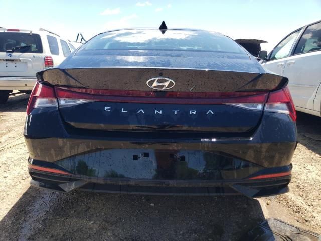 2022 Hyundai Elantra SE