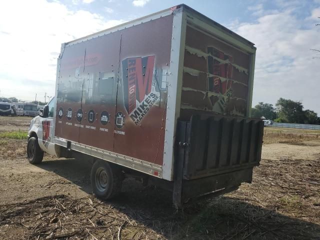 2010 Ford Econoline E350 Super Duty Cutaway Van