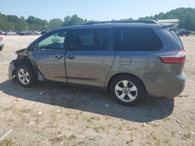 2018 Toyota Sienna LE