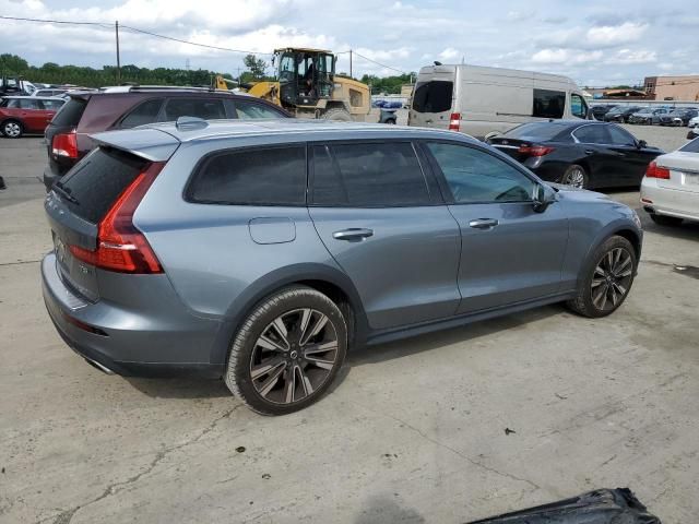 2020 Volvo V60 Cross Country T5 Momentum