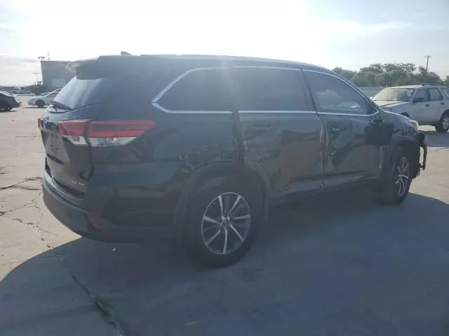 2017 Toyota Highlander SE