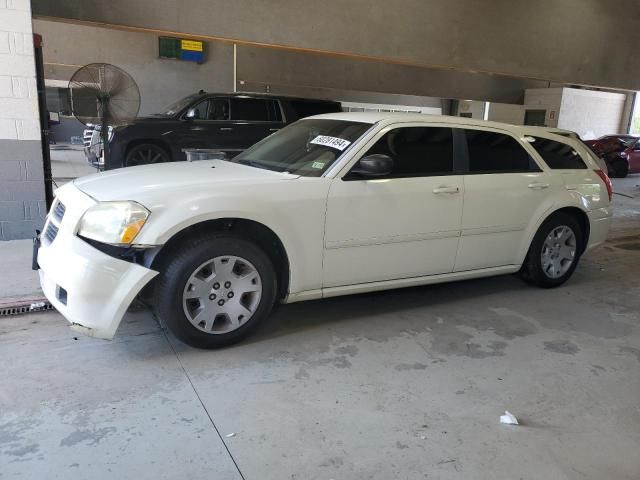 2005 Dodge Magnum SE