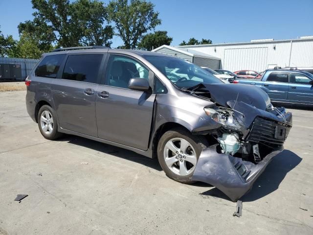 2018 Toyota Sienna LE