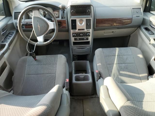 2010 Chrysler Town & Country LX