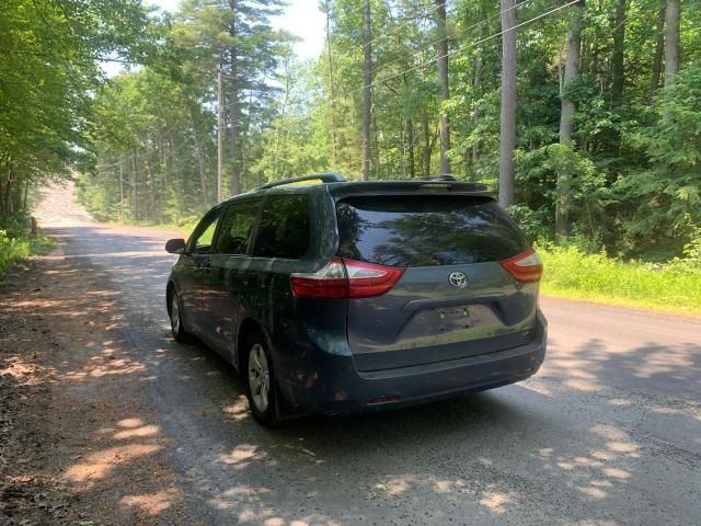 2016 Toyota Sienna LE