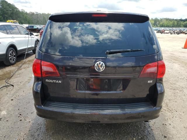 2010 Volkswagen Routan SE