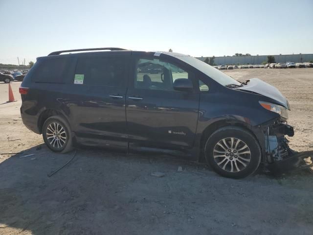 2018 Toyota Sienna XLE