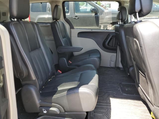 2013 Chrysler Town & Country Touring L