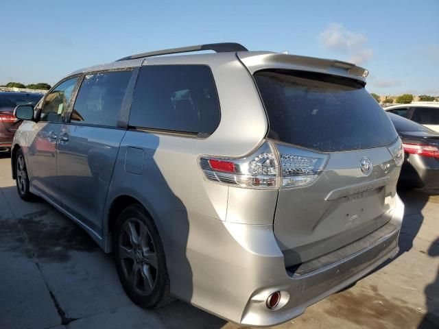 2019 Toyota Sienna SE