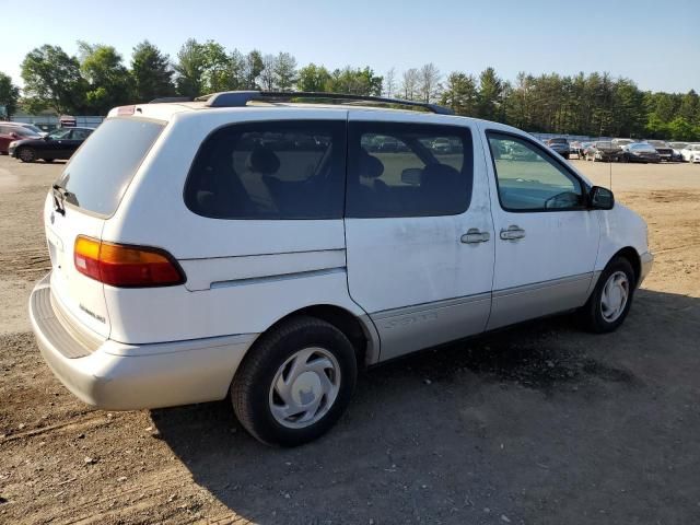 2000 Toyota Sienna LE