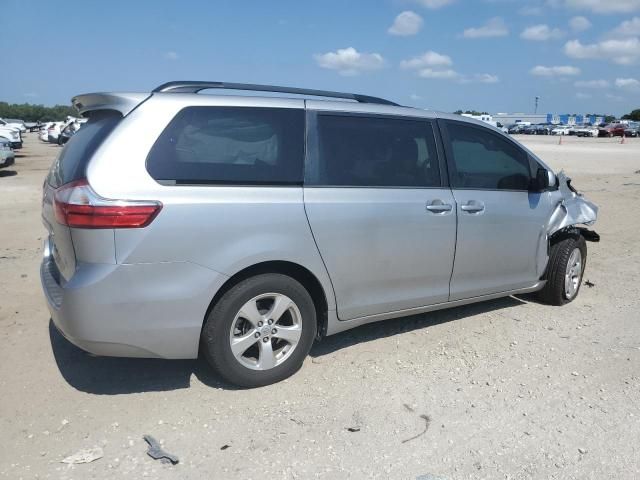 2017 Toyota Sienna LE