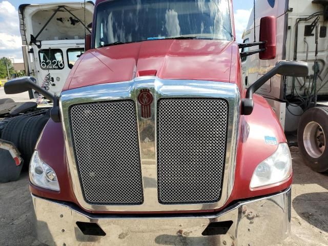 2017 Kenworth Construction T680