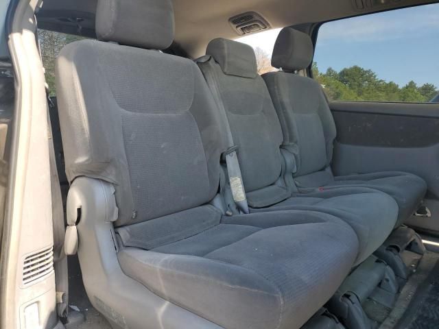 2004 Toyota Sienna CE