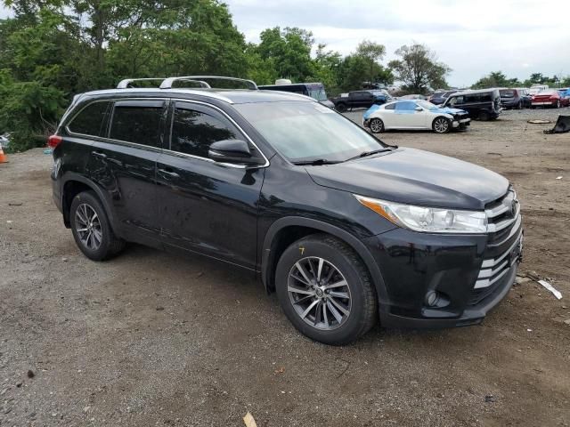 2017 Toyota Highlander SE