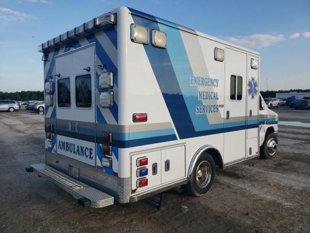 2017 Ford Econoline E350 Super Duty Cutaway Van