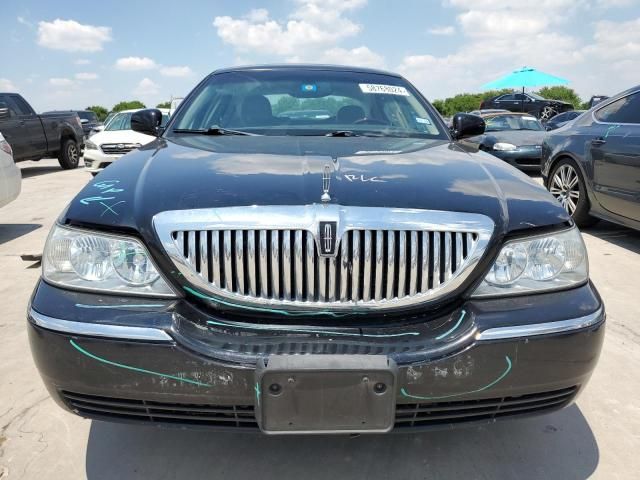 2005 Lincoln Town Car Signature Limited