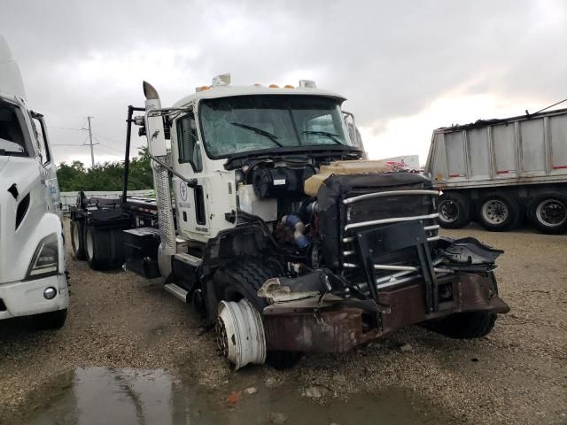 2016 Mack 700 GU700