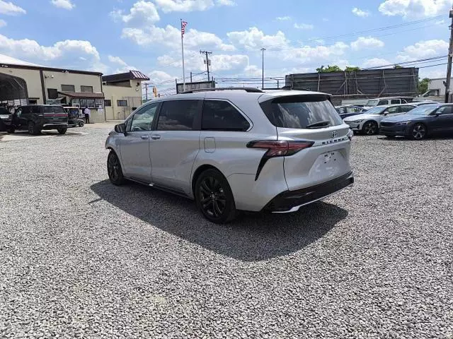 2022 Toyota Sienna XSE