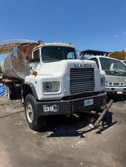 Mack Water Truck Vehiculos salvage en venta: 2000 Mack Water Truck