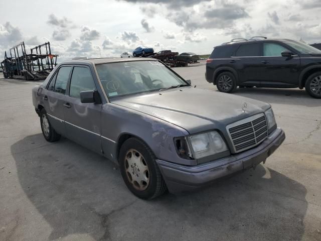 1995 Mercedes-Benz E 320 Base