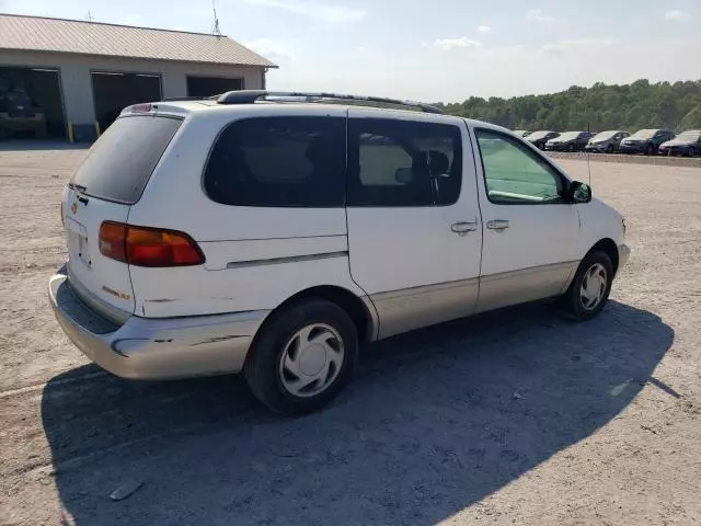 2000 Toyota Sienna LE