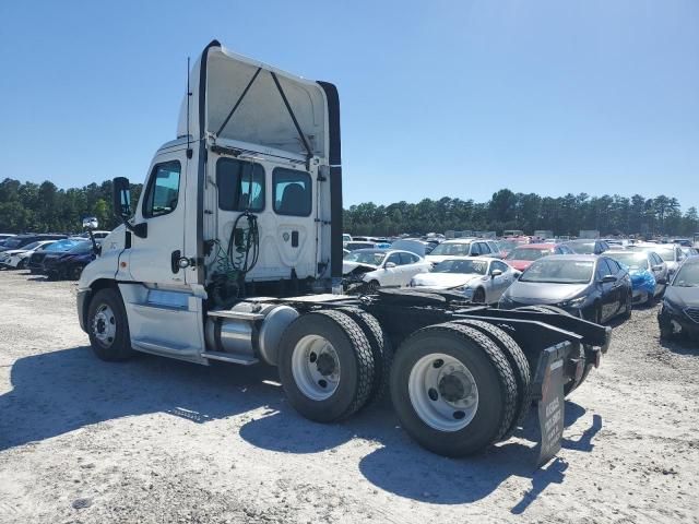 2015 Freightliner Cascadia 125