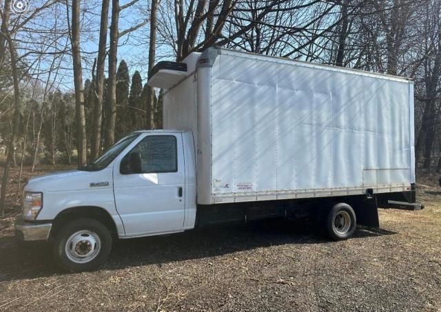 2016 Ford Econoline E450 Super Duty Cutaway Van