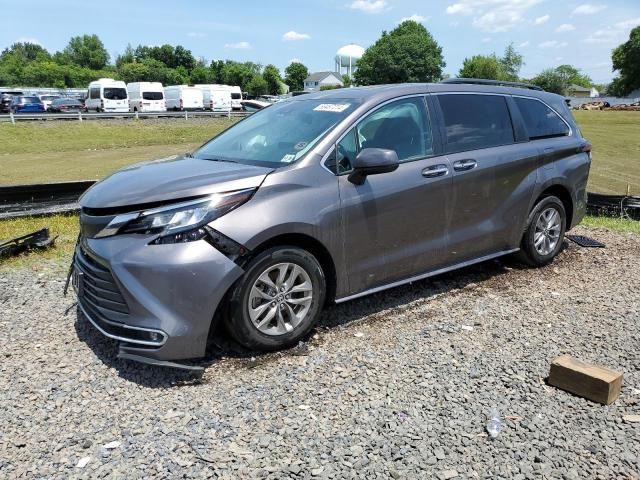 2022 Toyota Sienna XLE