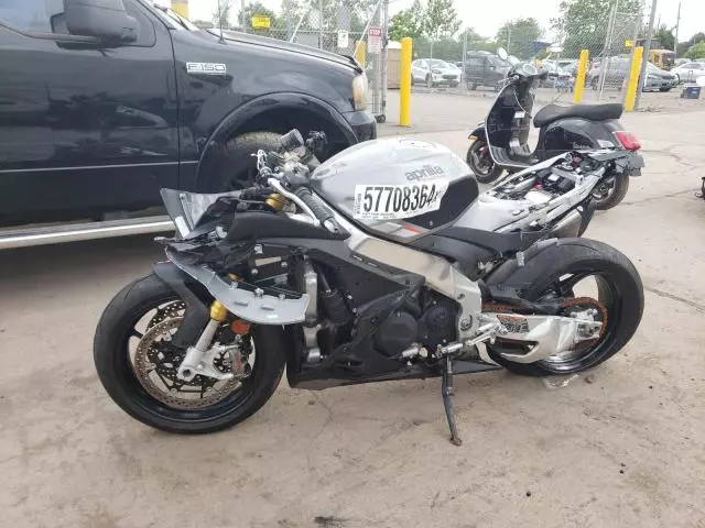 2021 Aprilia RSV4 1100