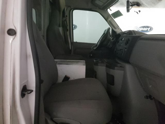 2017 Ford Econoline E350 Super Duty Cutaway Van