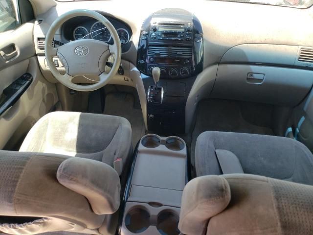 2005 Toyota Sienna CE