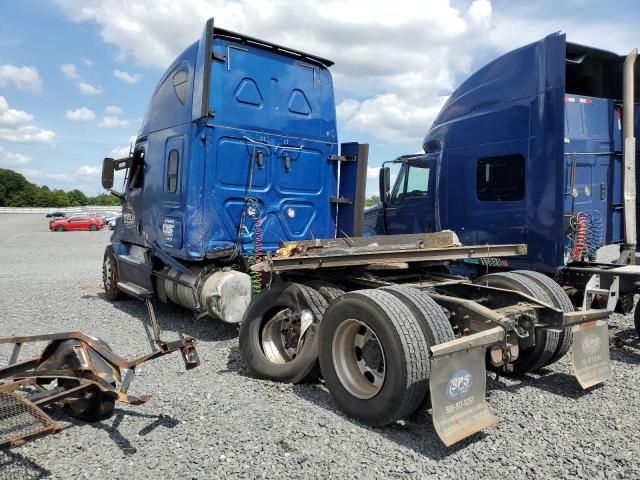 2020 Freightliner Cascadia 126