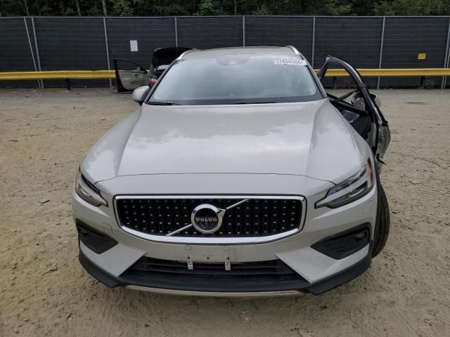 2020 Volvo V60 Cross Country T5 Momentum